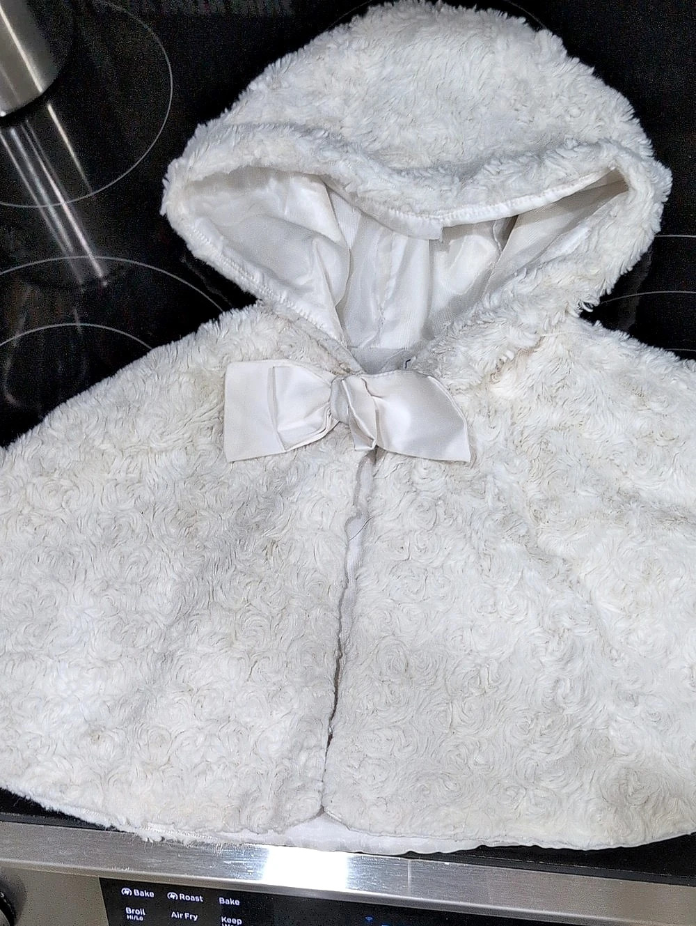 Dorissa Hooded Faux Fur Cape White Size 10M